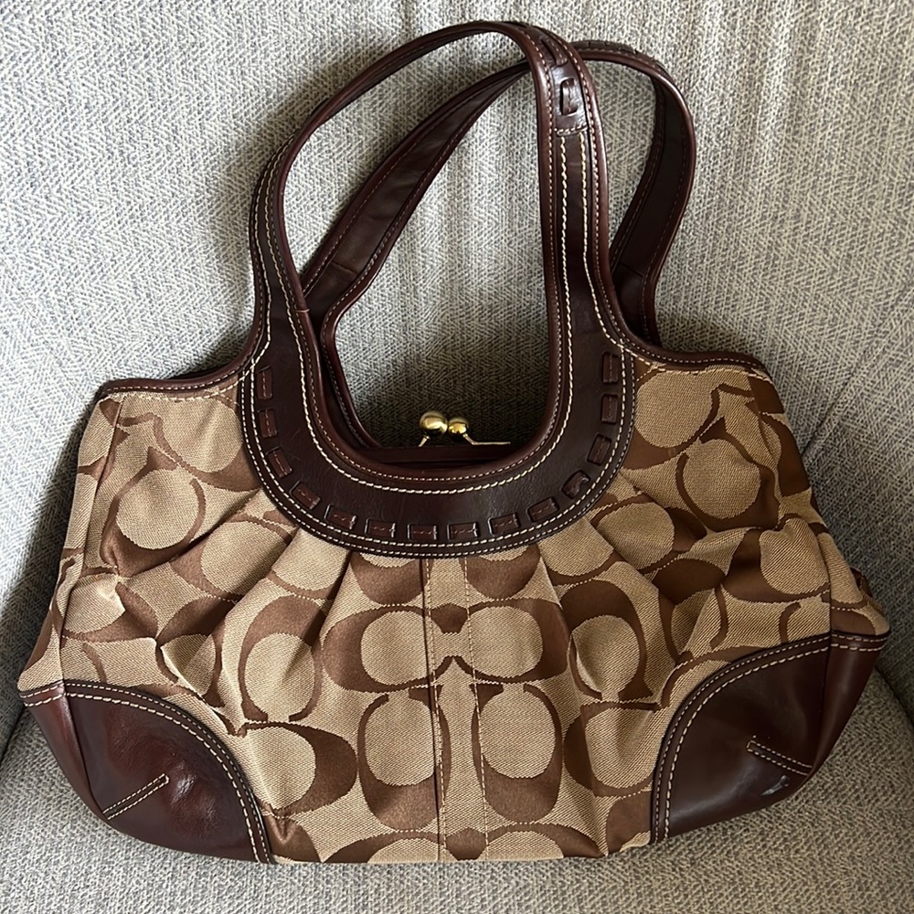 Coach NWOT Signature Ergo Kisslock hobo handbag